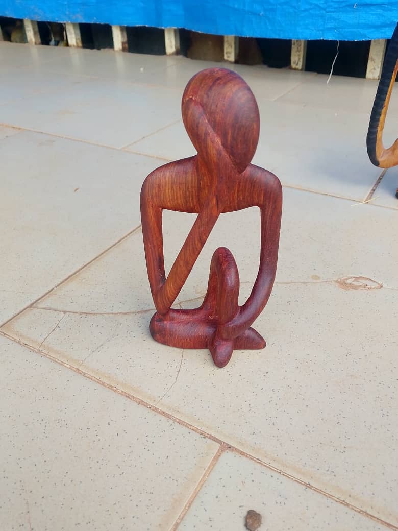 Sculpture "Le Penseur" en bois naturel - Art Africain Fait Main